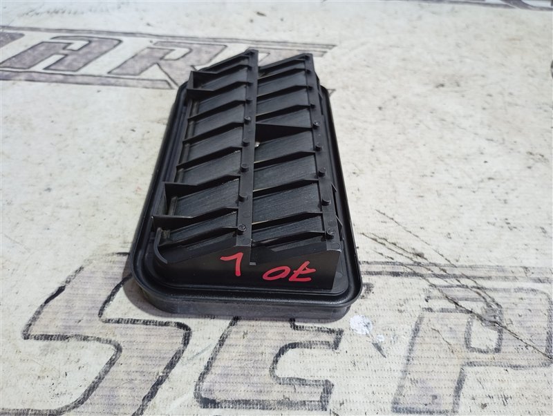 Решетка вентиляционная Volkswagen Passat 2012 B7