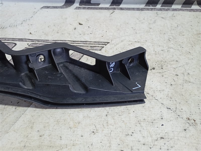 Кронштейн бампера Volkswagen Passat 2008 B6