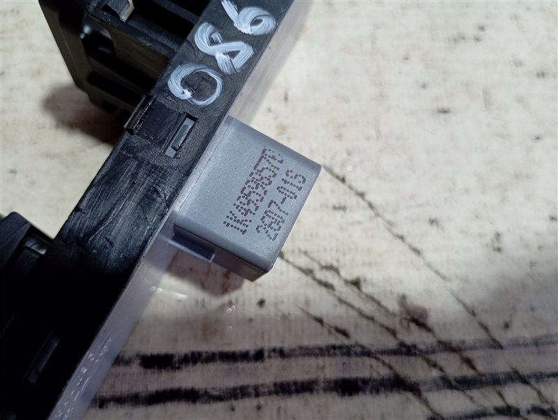 Блок управления стеклоподъемниками Volkswagen Passat 2008 B6