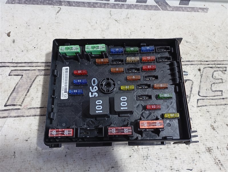 Блок предохранителей Volkswagen Tiguan 2012 5N