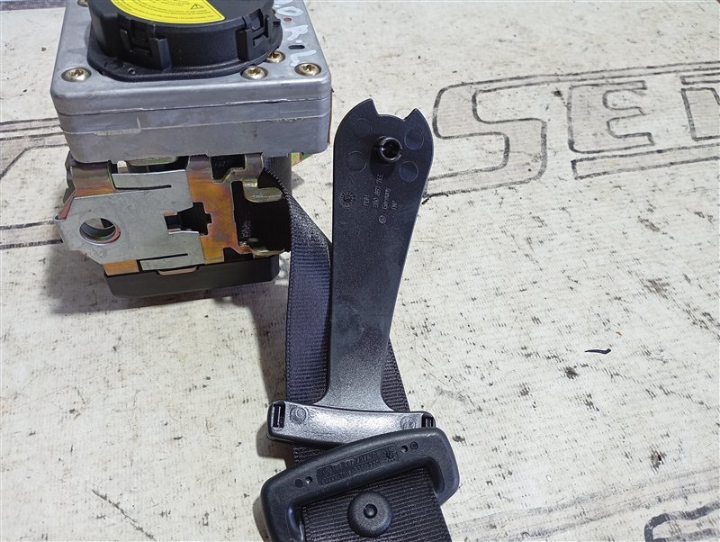 Ремень безопасности Volkswagen Passat 2002 B5