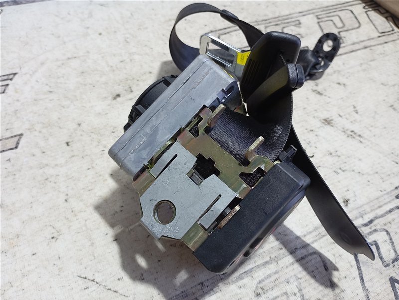 Ремень безопасности Volkswagen Passat 2002 B5