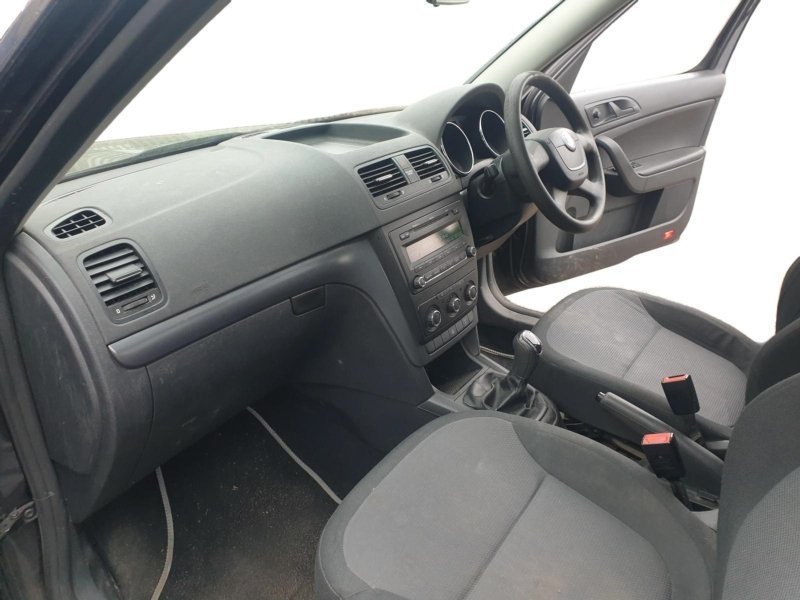 Skoda Yeti 2.0 TDI CFHF 2011 Skoda YETI 2011 5L