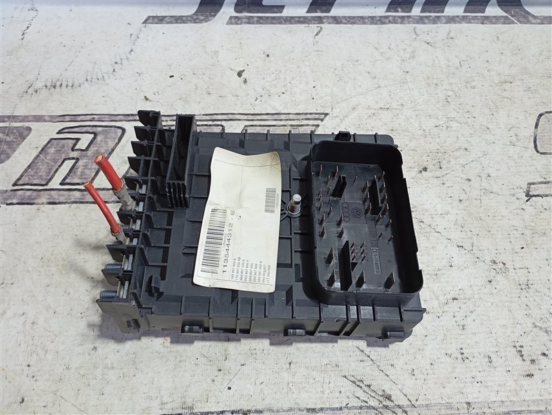 Блок предохранителей Volkswagen Touran 2011 1T