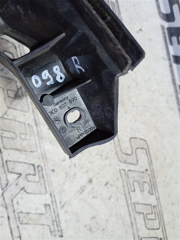 Кронштейн бампера Volkswagen Passat 2006 B6