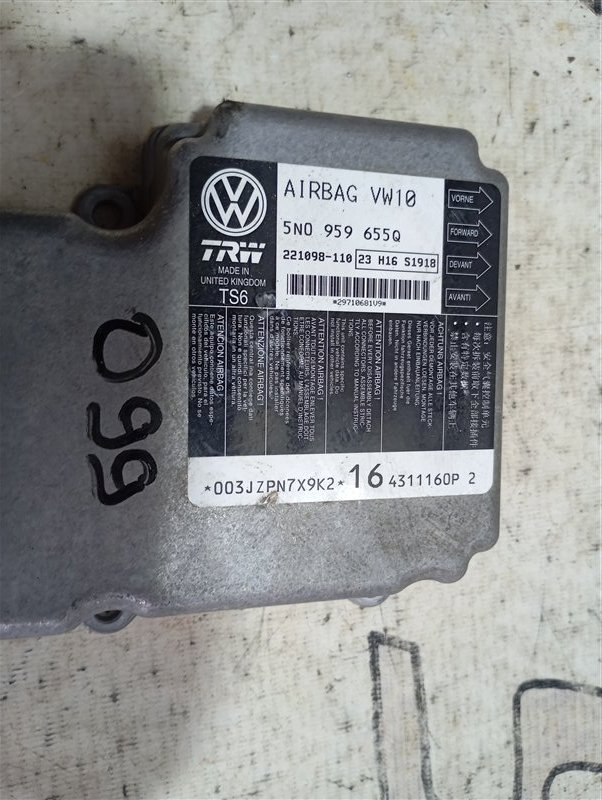 Блок управления подушками безопасности Volkswagen Passat 2012 B7