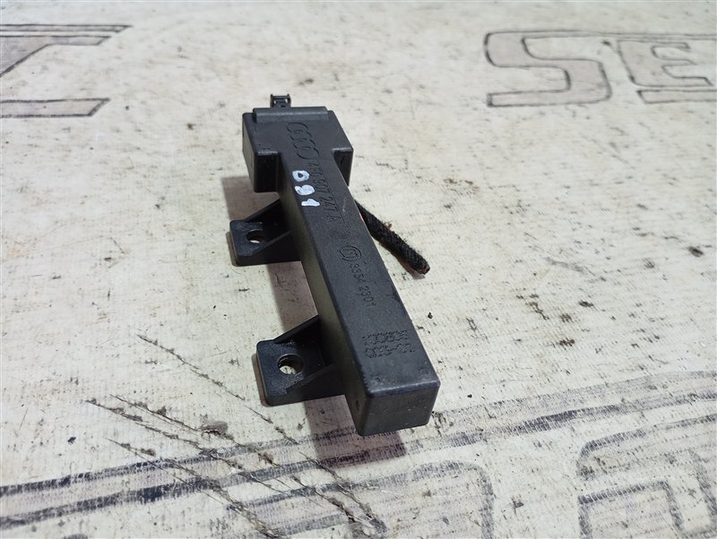 Антенна бесключевого доступа Audi Q7 2010 4L