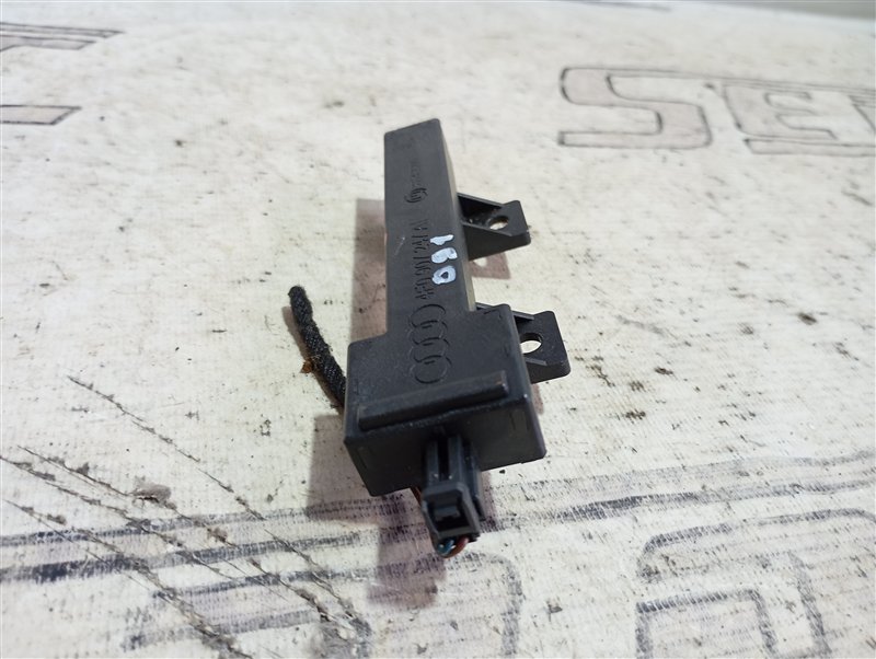 Антенна бесключевого доступа Audi Q7 2010 4L