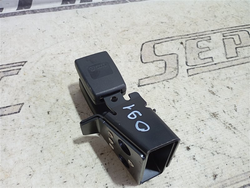 Замки ремней безопасности Audi Q7 2010 4L