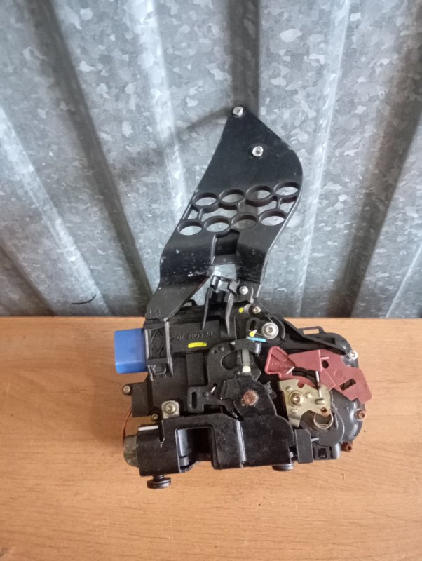 Замок двери Volkswagen Touareg 2006 GP