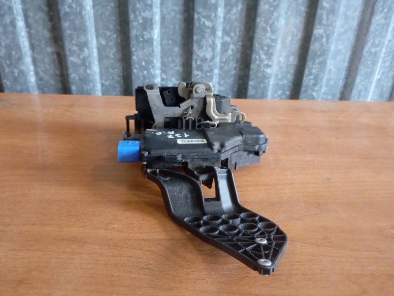 Замок двери Volkswagen Touareg 2006 GP