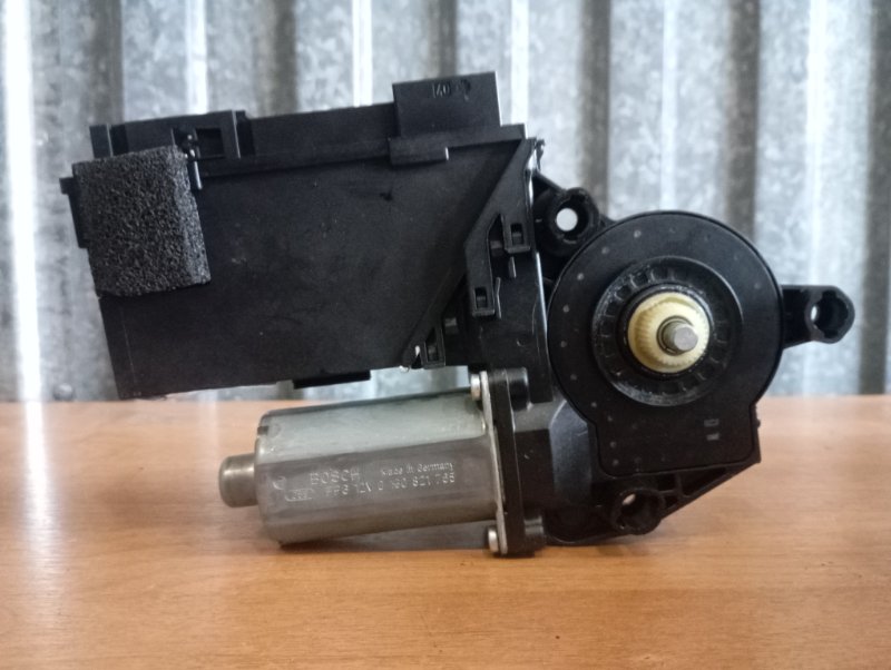 Мотор стеклоподъемника Volkswagen Touareg 2006 GP