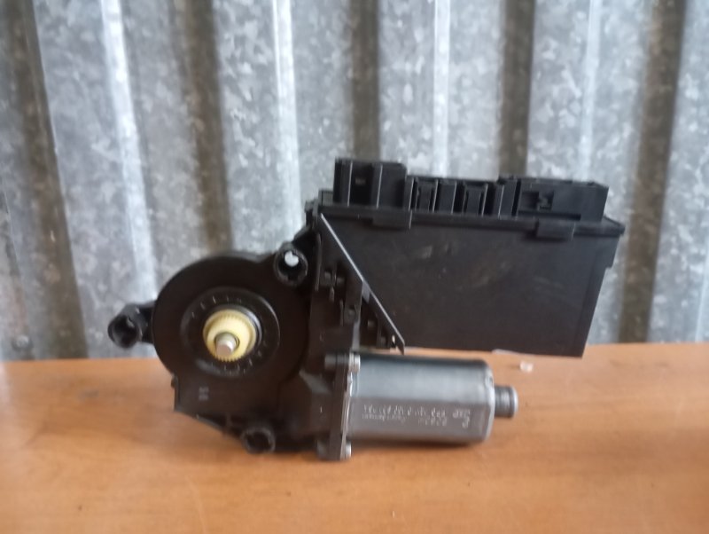 Мотор стеклоподъемника Volkswagen Touareg 2006 GP