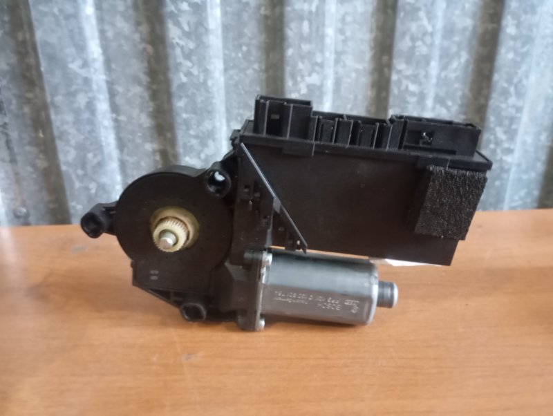 Мотор стеклоподъемника Volkswagen Touareg 2006 GP