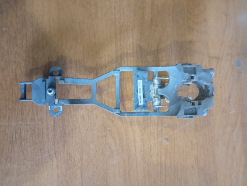 Кронштейн ручки двери Volkswagen Touareg 2006 GP