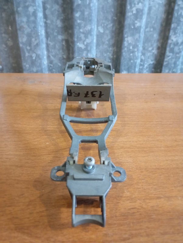 Кронштейн ручки двери Volkswagen Touareg 2006 GP