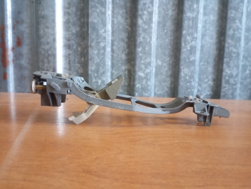 Кронштейн ручки двери Volkswagen Touareg 2006 GP