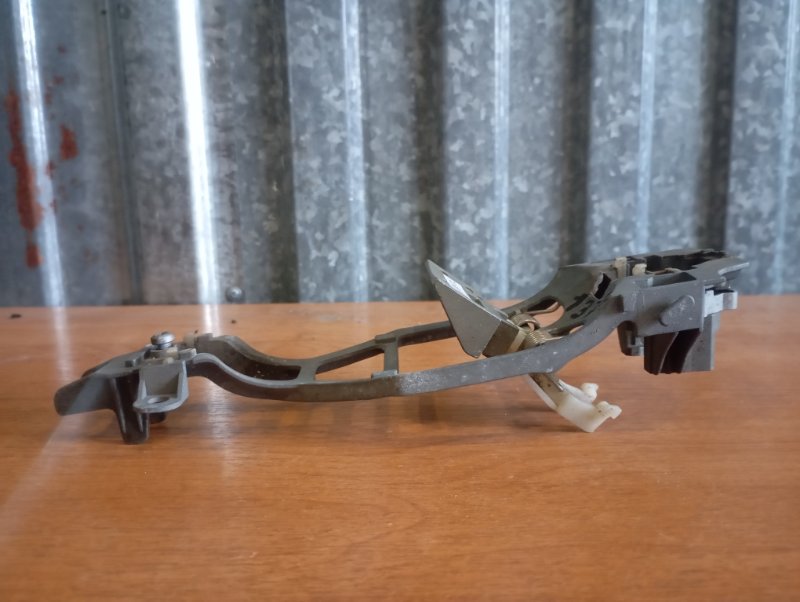 Кронштейн ручки двери Volkswagen Touareg 2006 GP