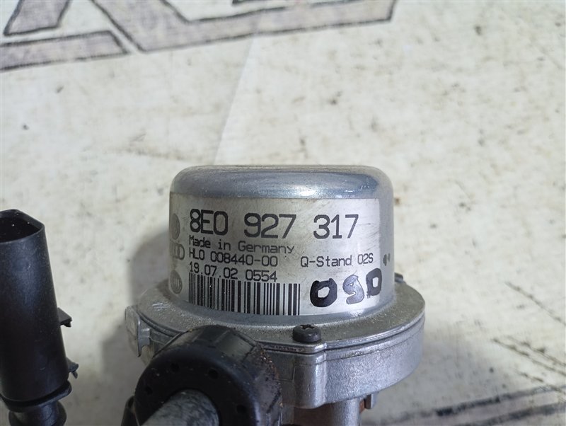 Насос вакуумный Volkswagen Passat 2002 B5