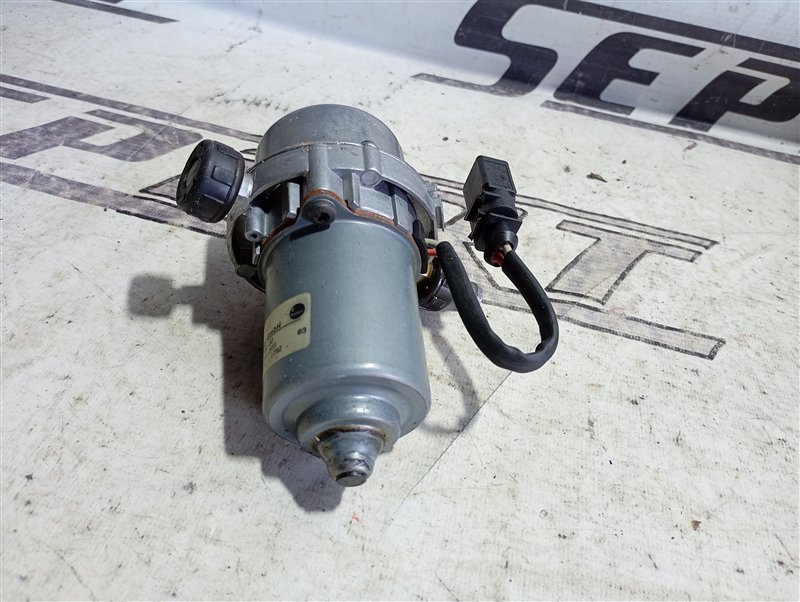 Насос вакуумный Volkswagen Passat 2002 B5