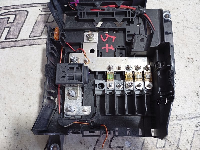 Блок предохранителей Volkswagen Touareg 2008 GP