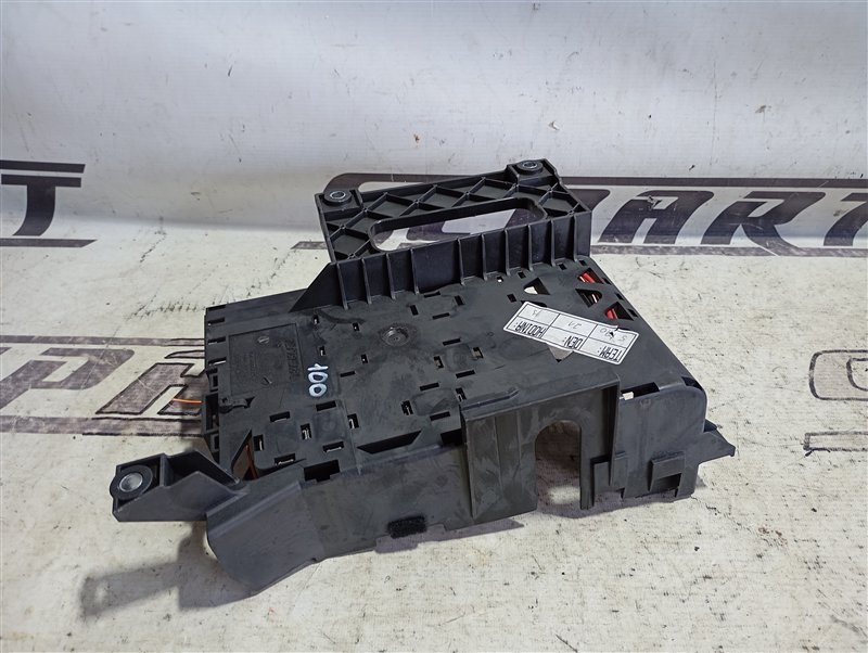 Блок предохранителей Volkswagen Touareg 2008 GP