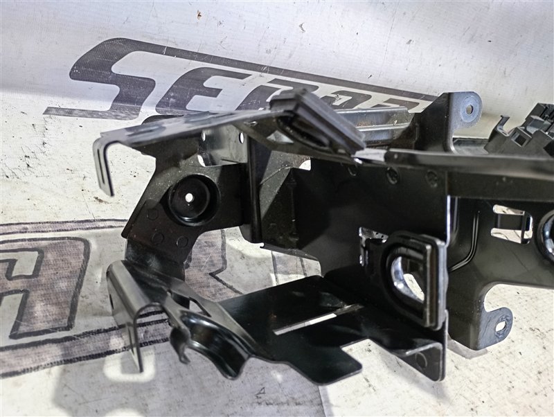 Кронштейн блока ABS Volkswagen Passat 2002 B5