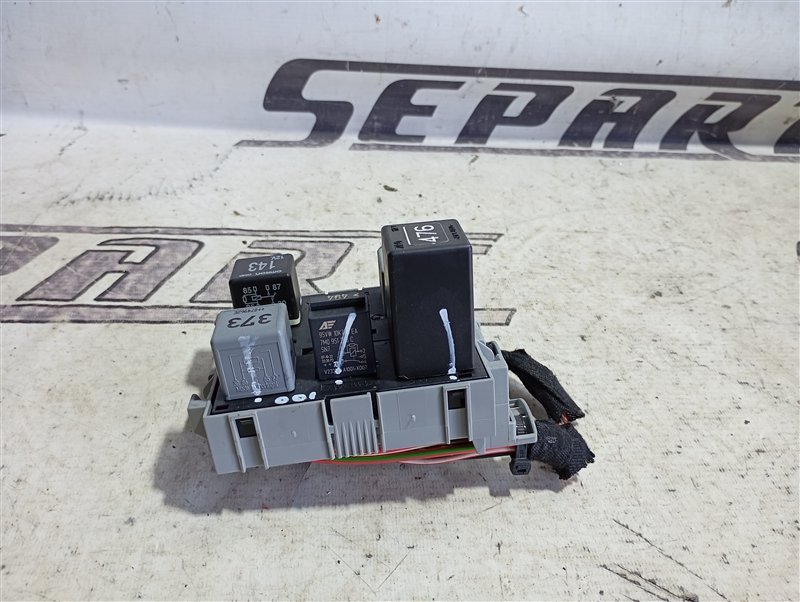 Блок реле Volkswagen Touareg 2008 GP