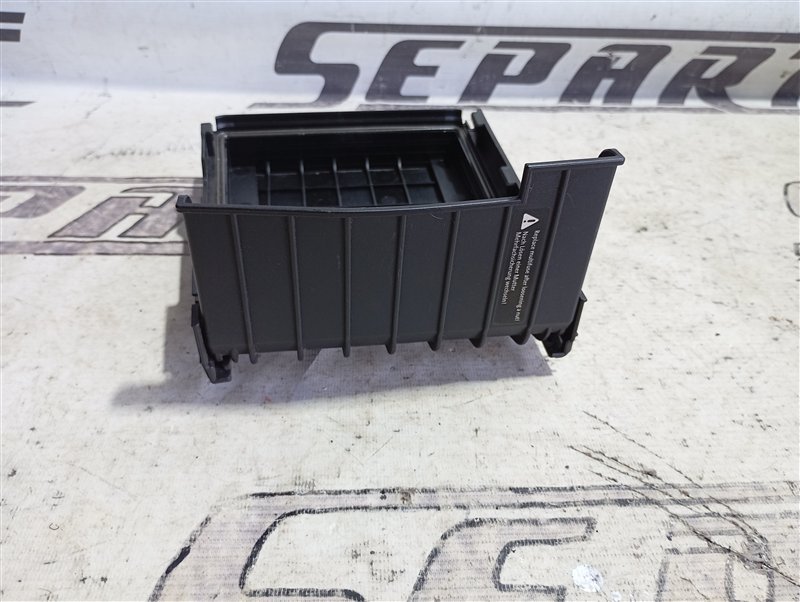 Крышка блока предохранителей Audi A3 2009 8P