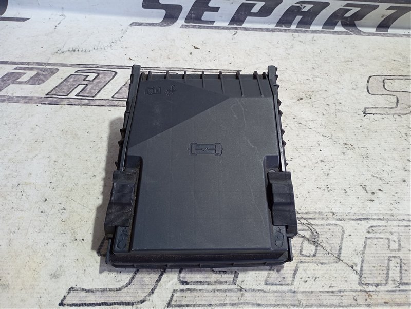 Крышка блока предохранителей Audi A3 2009 8P