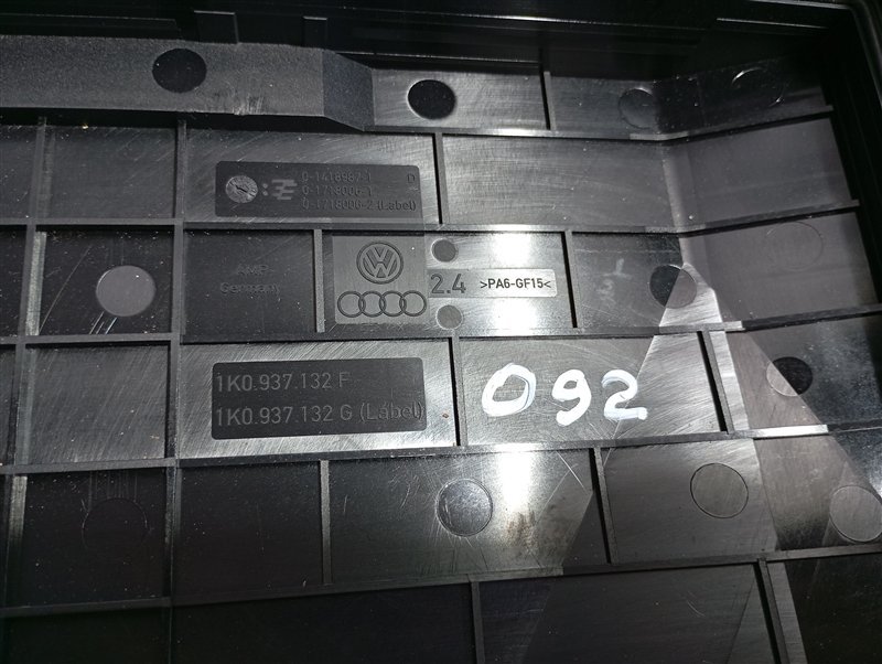 Крышка блока предохранителей Audi A3 2009 8P