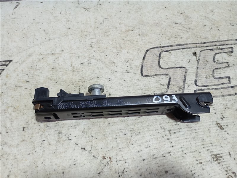 Механизм регулировки ремня безопасности Volkswagen Touran 2011 1T