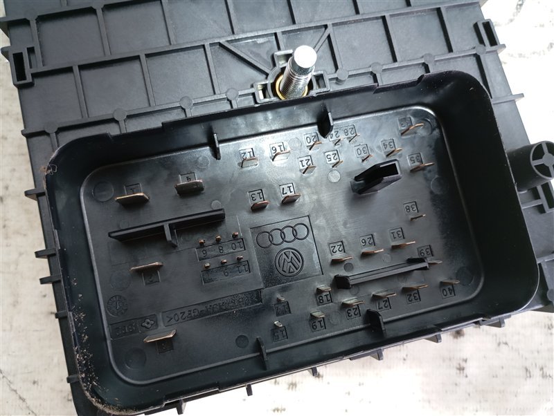 Блок предохранителей Volkswagen Passat 2012 B7