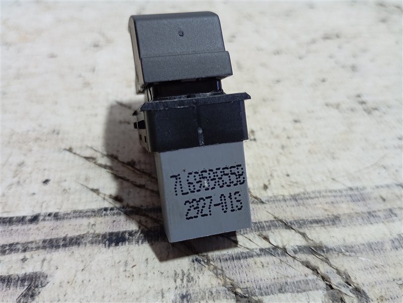 Кнопка стеклоподъемника Volkswagen Passat 2008 B6