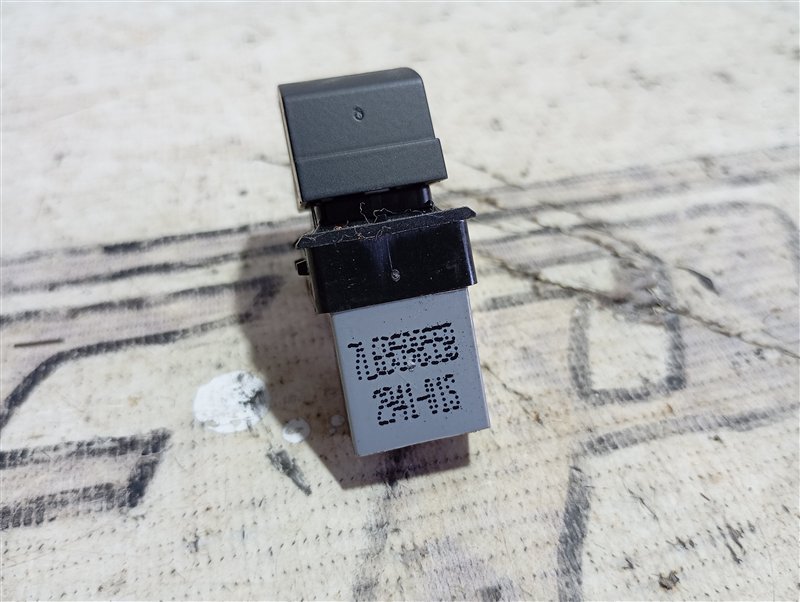 Кнопка стеклоподъемника Volkswagen Passat 2012 B7