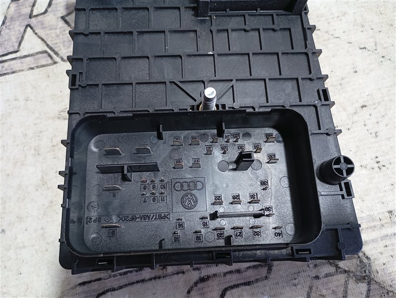 Блок предохранителей Volkswagen Passat 2008 B6