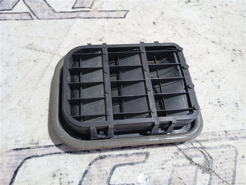 Решетка вентиляционная Audi A3 2009 8P