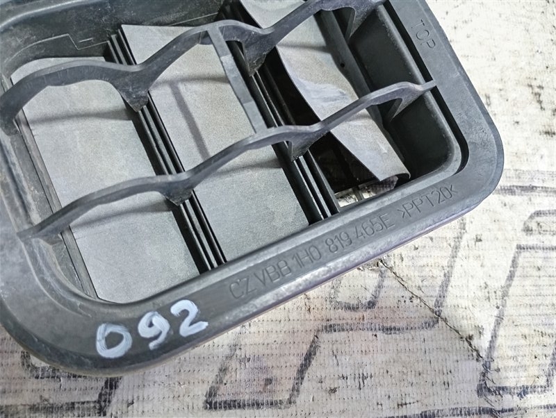 Решетка вентиляционная Audi A3 2009 8P