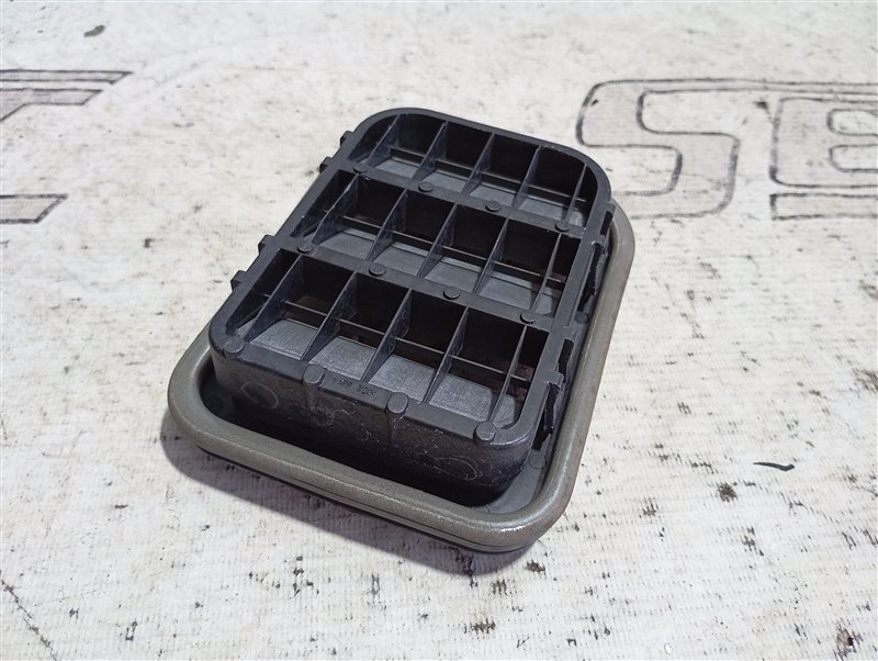 Решетка вентиляционная Audi A3 2009 8P