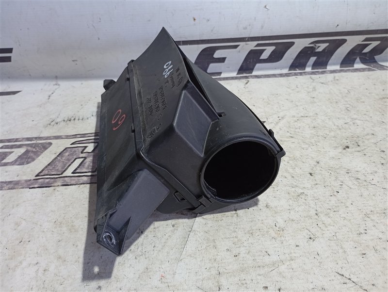 Воздухозаборник Volkswagen Passat 2008 B6