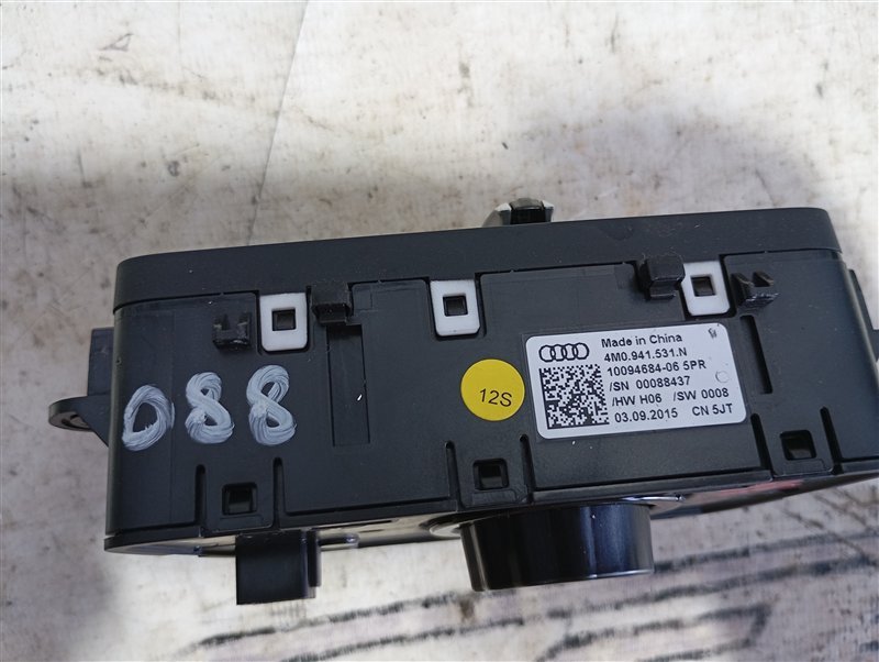 Переключатель света фар Audi A4 2016 B9