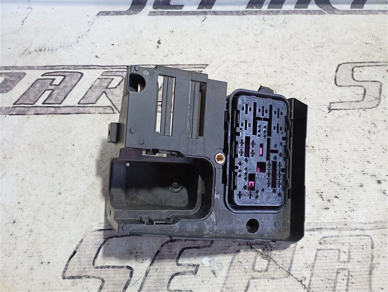 Кронштейн блока предохранителей Audi A3 2009 8P