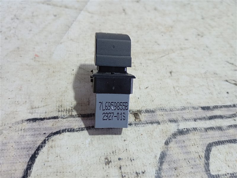 Кнопка стеклоподъемника Volkswagen Passat 2008 B6