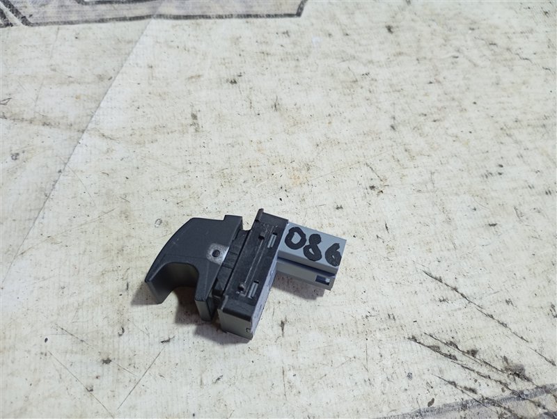 Кнопка стеклоподъемника Volkswagen Passat 2008 B6