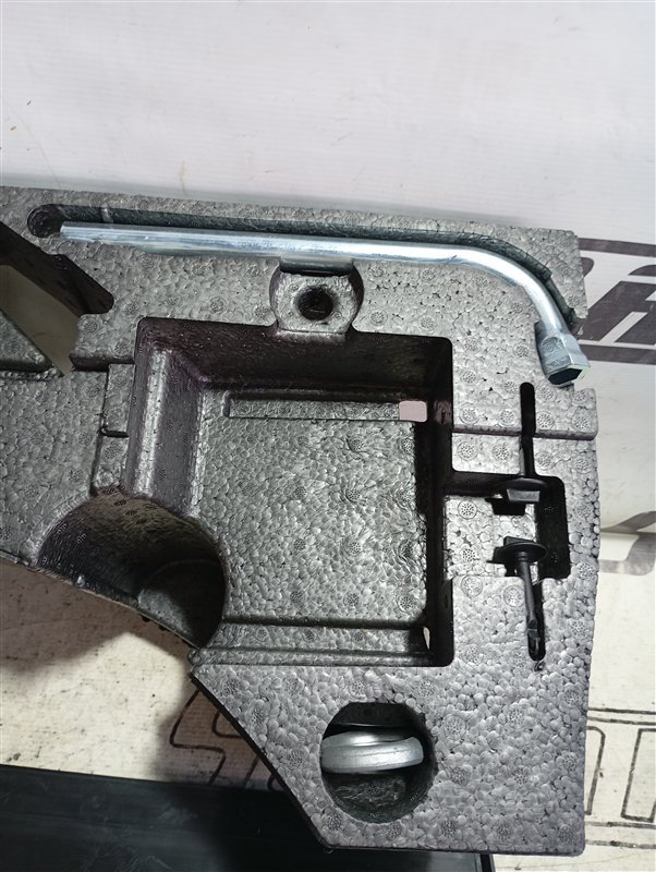 Ящик для инструментов Volkswagen Passat 2006 B6