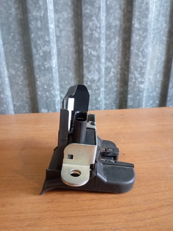 Замок багажника Skoda YETI 2011 5L