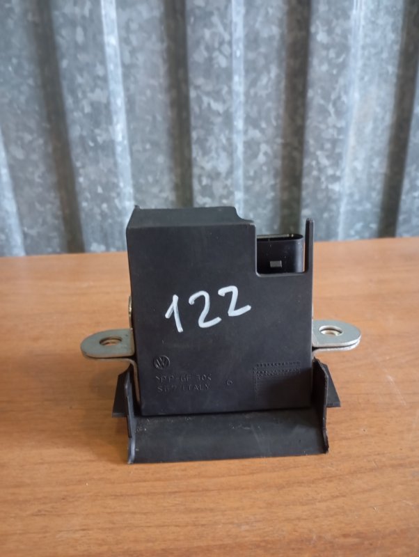 Замок багажника Skoda YETI 2011 5L