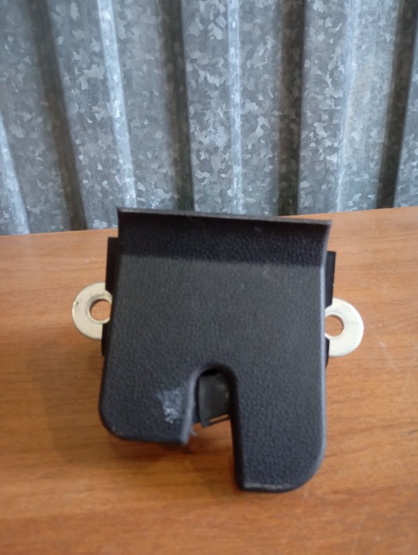 Замок багажника Skoda YETI 2011 5L