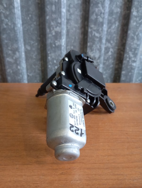 Моторчик стеклоочистителя Skoda YETI 2011 5L