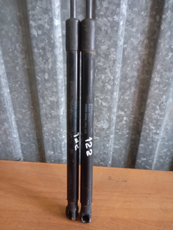 Амортизаторы двери багажника Skoda YETI 2011 5L